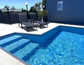 Premium bedding, pillowtop beds, laptop workspace, blackout drapes - Matador Motor Inn (Coffs Harbour)