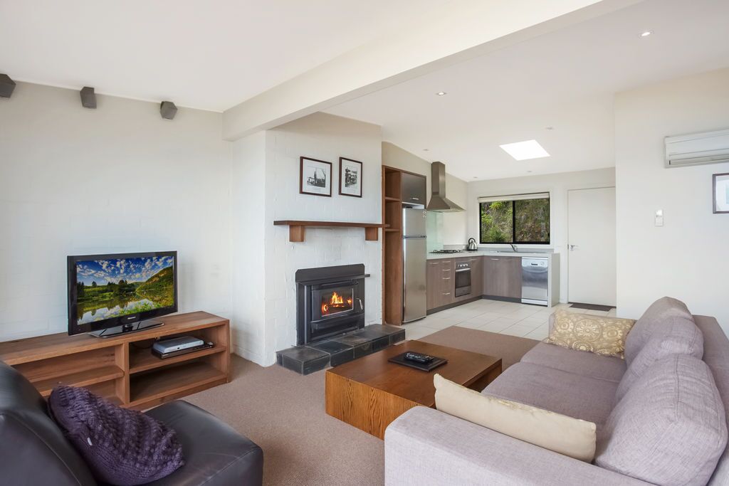 Deluxe Apartment, 1 Bedroom, Jetted Tub, Ocean View | Living area | 50-inch LED TV with digital channels, TV