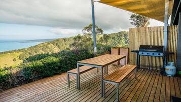 Villa Deluxe, 2 habitaciones, vistas al mar, mirando al mar | 1 dormitorio y tabla de planchar con plancha