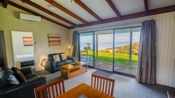 Standard Villa, 2 Bedrooms, Ocean View, Sea Facing | Living room