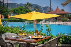 2 bars/lounges, poolside bar - Marti La Perla Hotel - All Inclusive - Adult Only (Marmaris)