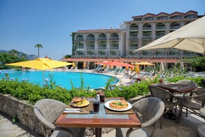 2 bars/lounges, poolside bar - Marti La Perla Hotel - All Inclusive - Adult Only (Marmaris)