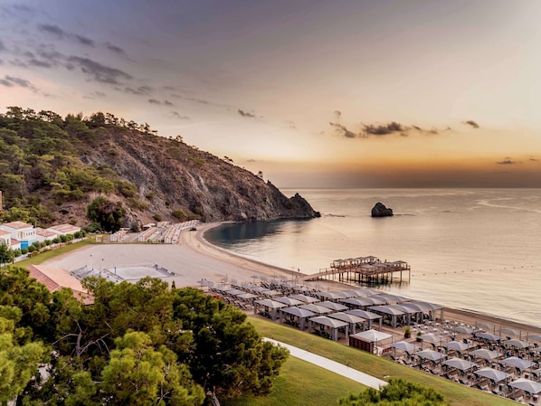 A coastal resort with beach access, a pier, and a row of beachside villas.