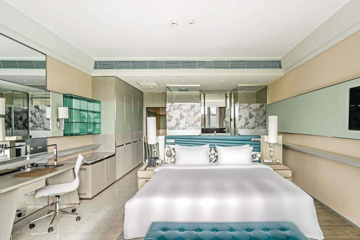 Free minibar, in-room safe, laptop workspace, free cots/infant beds