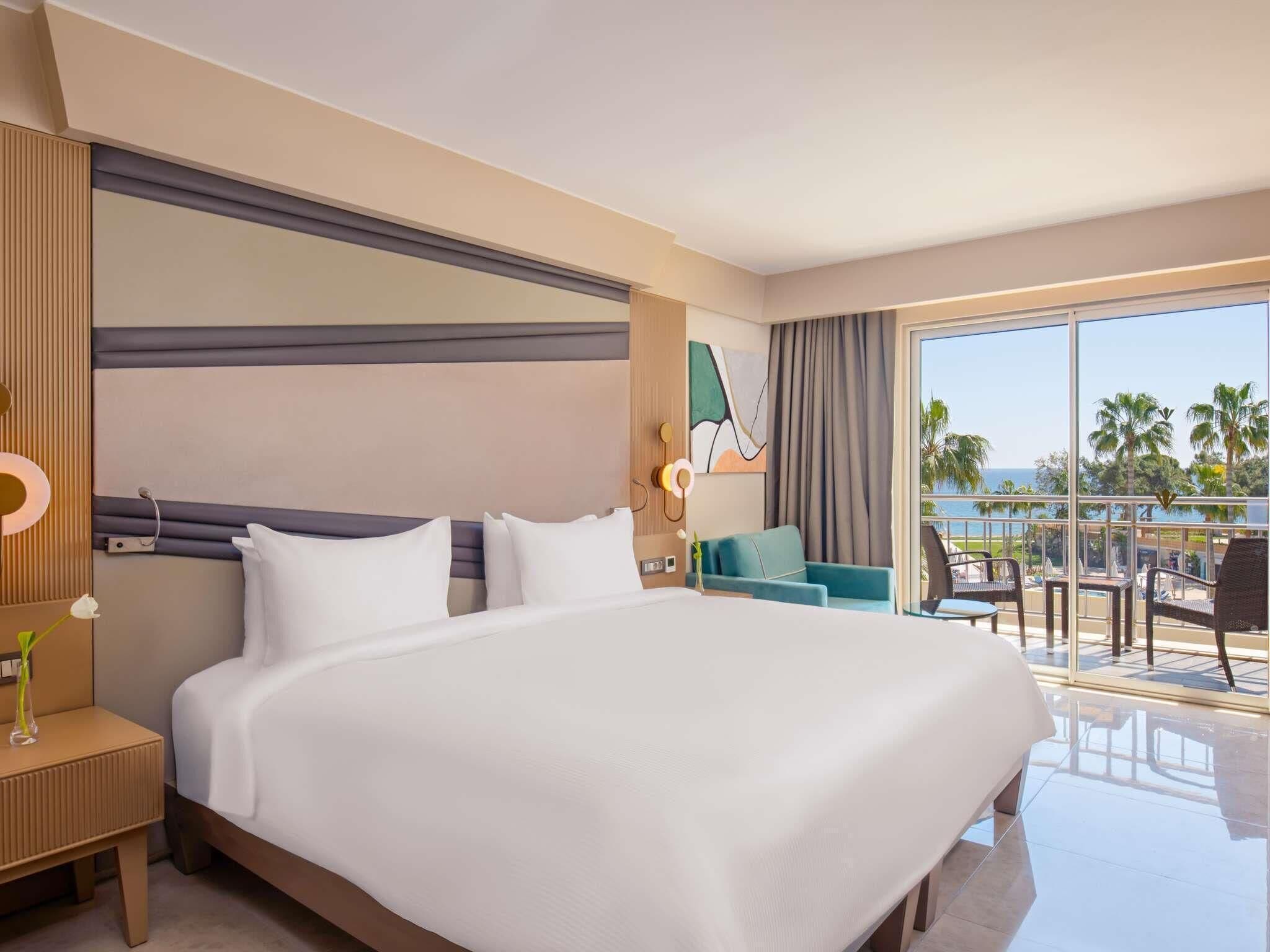 Deluxe Room Sea View | Free minibar, in-room safe, laptop workspace, free cribs/infant beds