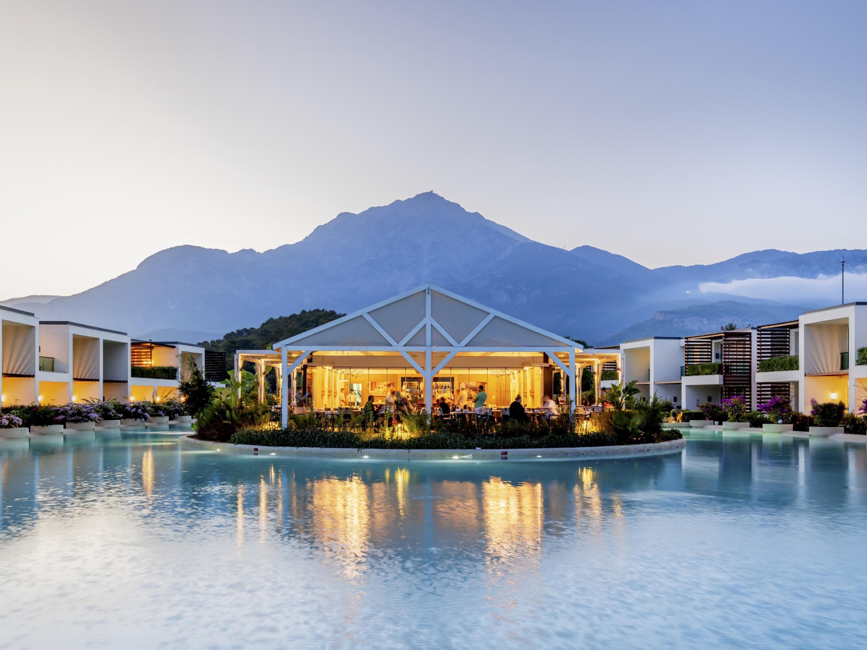 9 bars/lounges, 4 poolside bars, beach bar