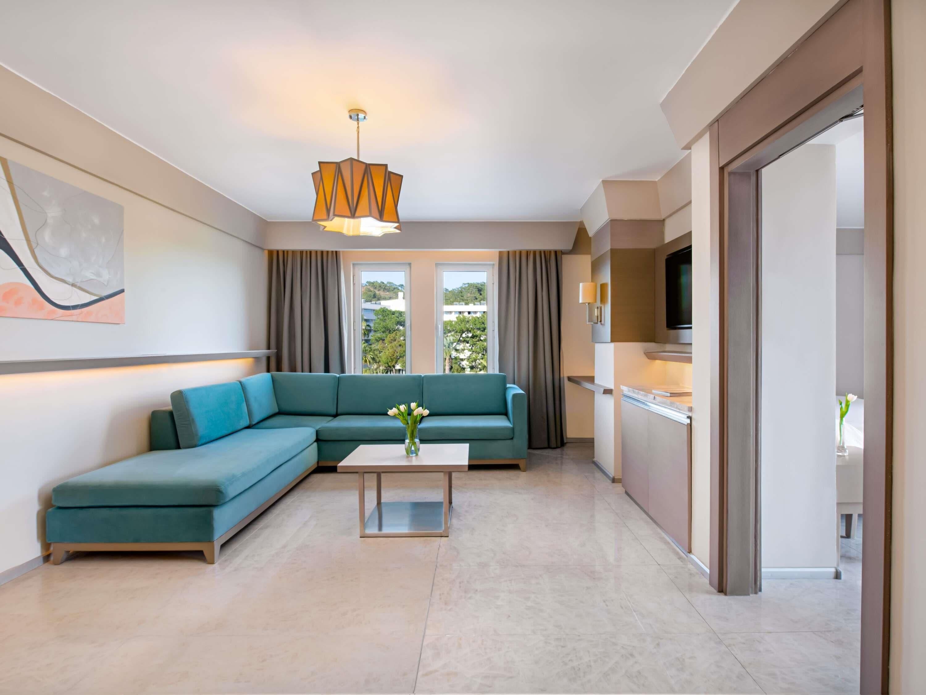 deluxe suite sea view | 1 bedroom, free minibar, in-room safe, laptop workspace