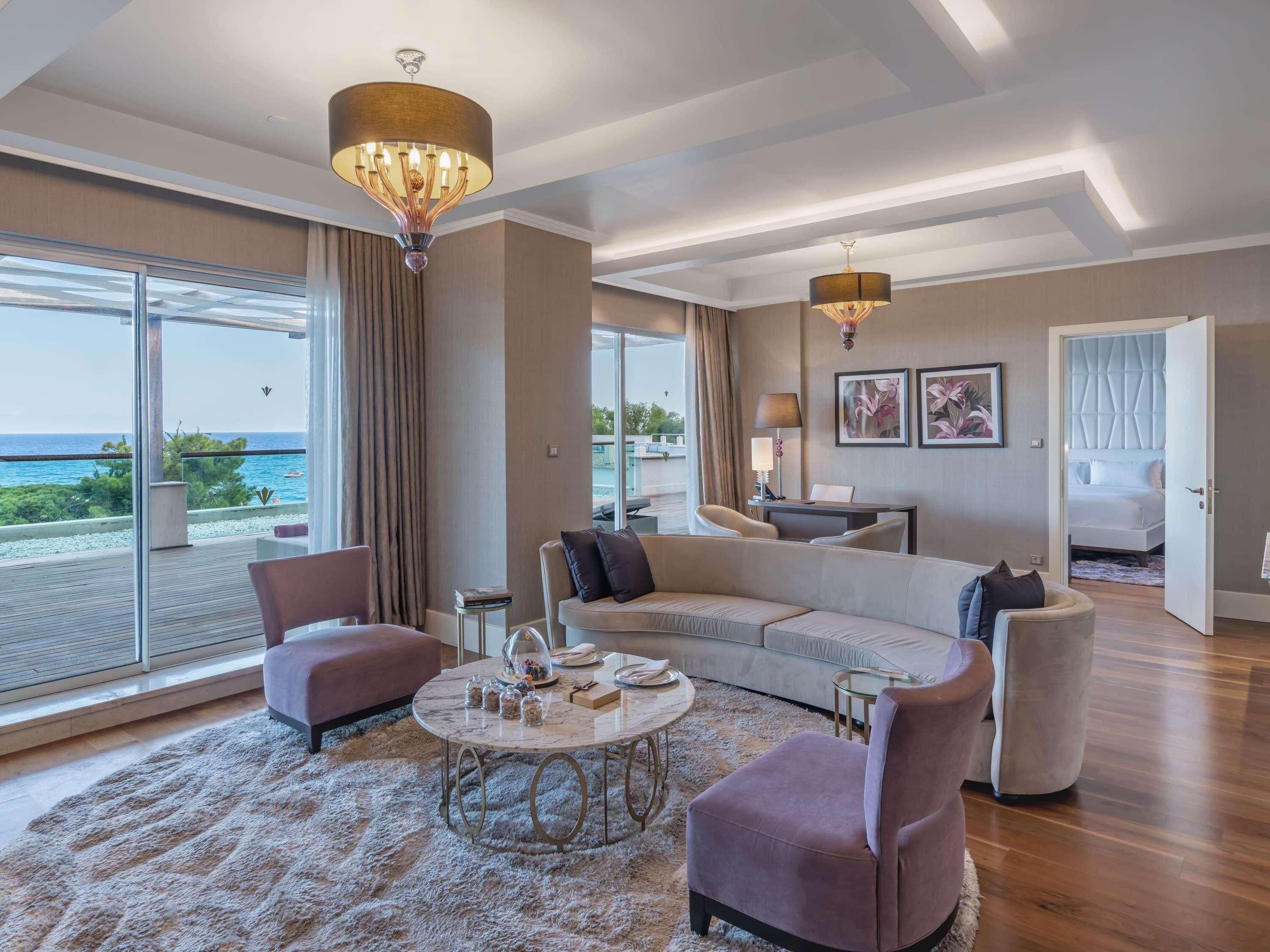 Suite, 1 King Bed | Minibar (free items), in-room safe, laptop workspace, cribs (free)