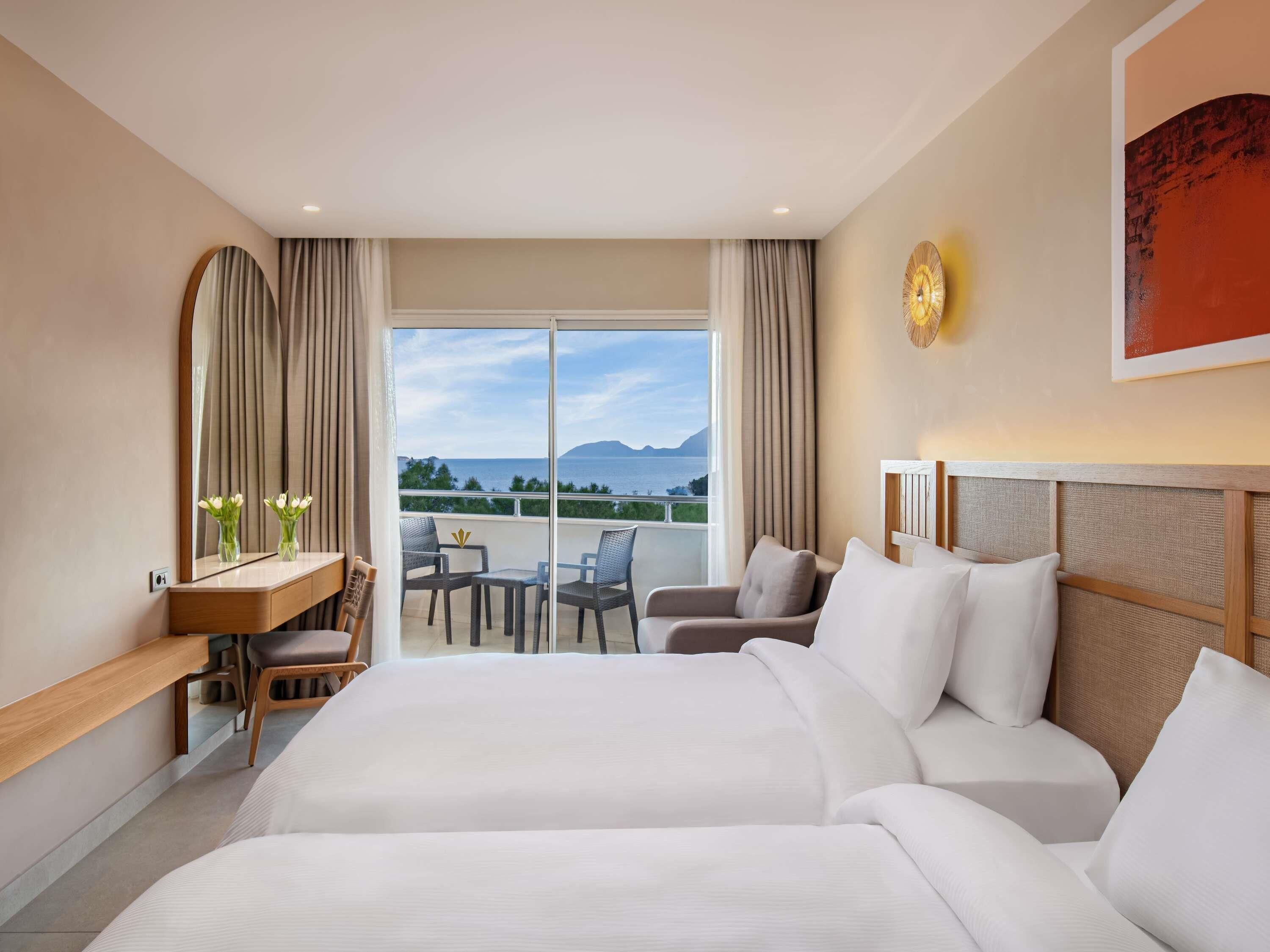 deluxe family suite sea view | 1 bedroom, free minibar, in-room safe, laptop workspace