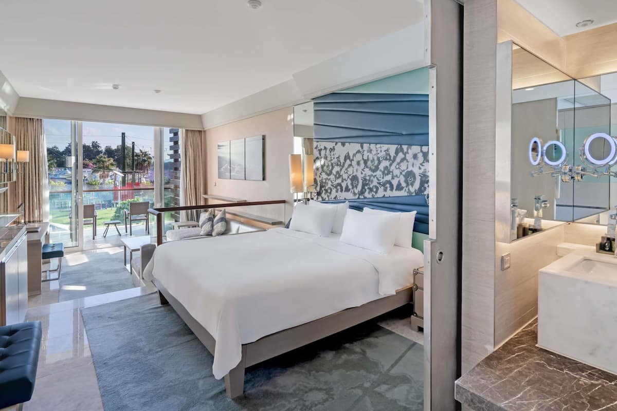 Pool Suite | Minibar (free items), in-room safe, laptop workspace, cribs (free)