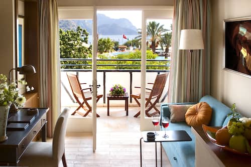 Superior Deluxe Room with Sea View | Vistas desde la habitación