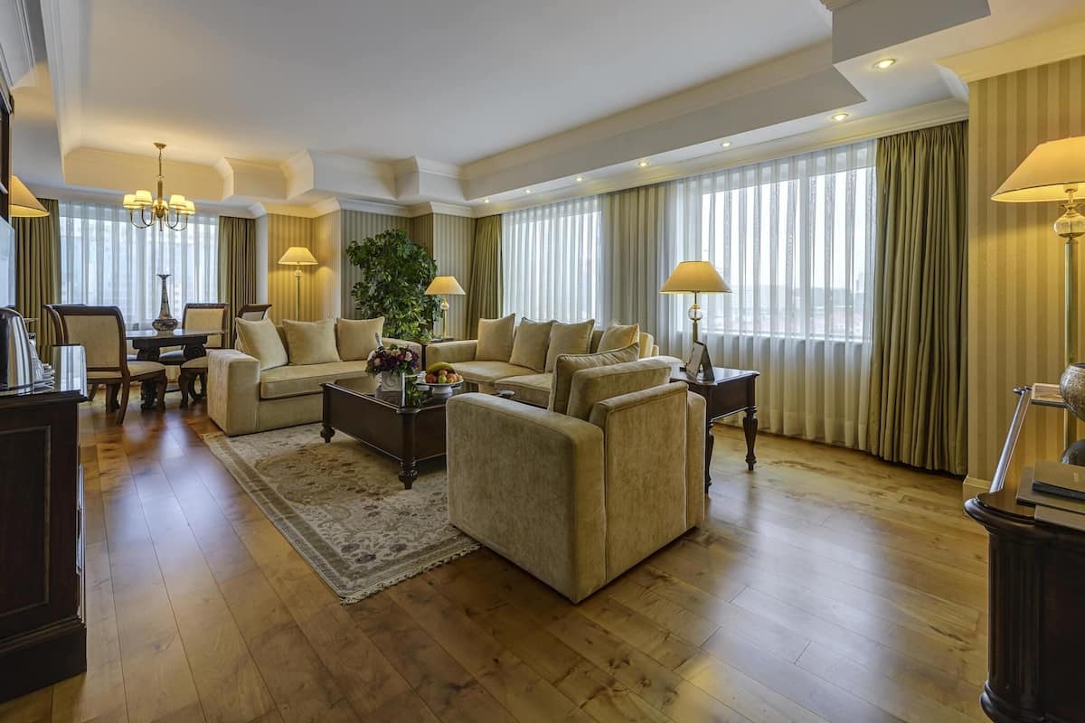 Presidential Suite, 1 King Bed | Minibar, in-room safe, blackout drapes, soundproofing