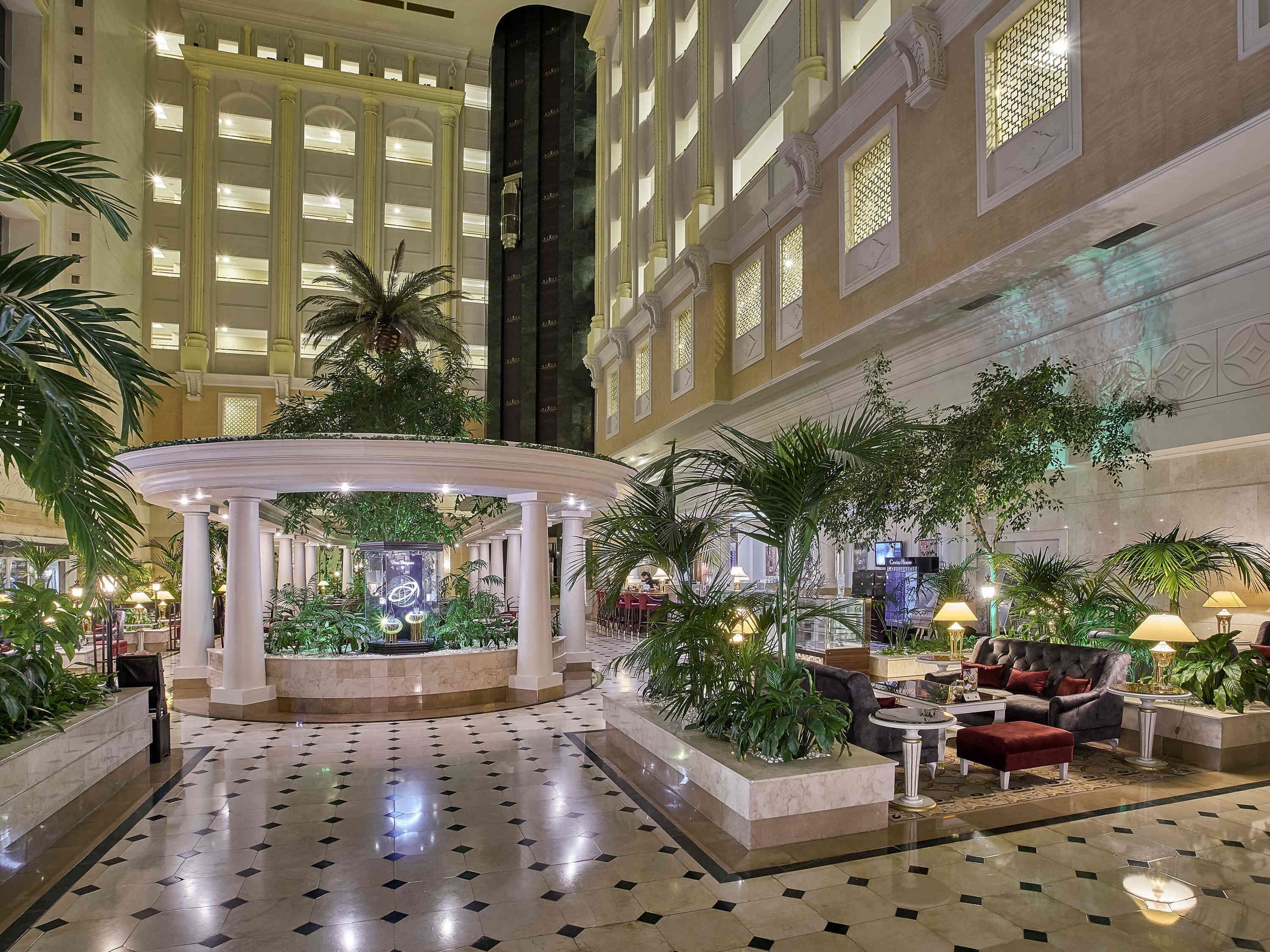 2 bares, pub, salón en el lobby