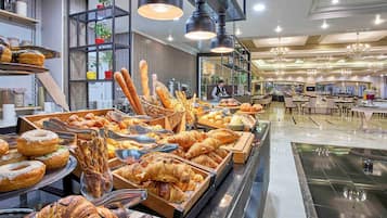 2 restaurants, spécialités Cuisine internationale