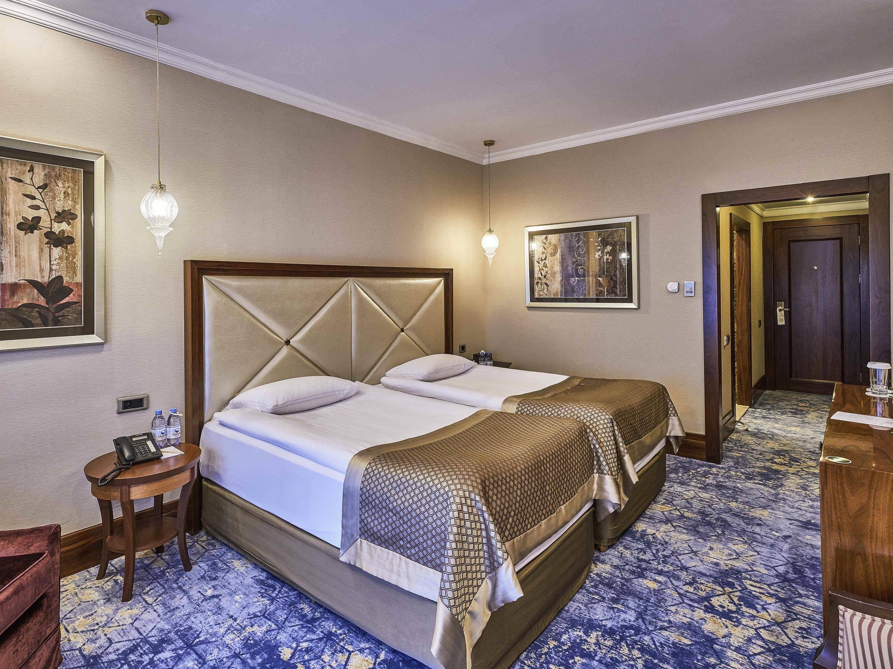 Premium Twin Room, 2 Twin Beds | Minibar, in-room safe, blackout drapes, soundproofing