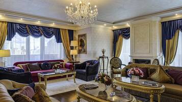 Minibar, coffres-forts dans les chambres, rideaux occultants