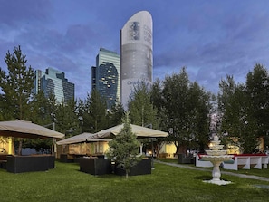2 restaurants; breakfast, lunch, and dinner served - Rixos President Astana (Astana)