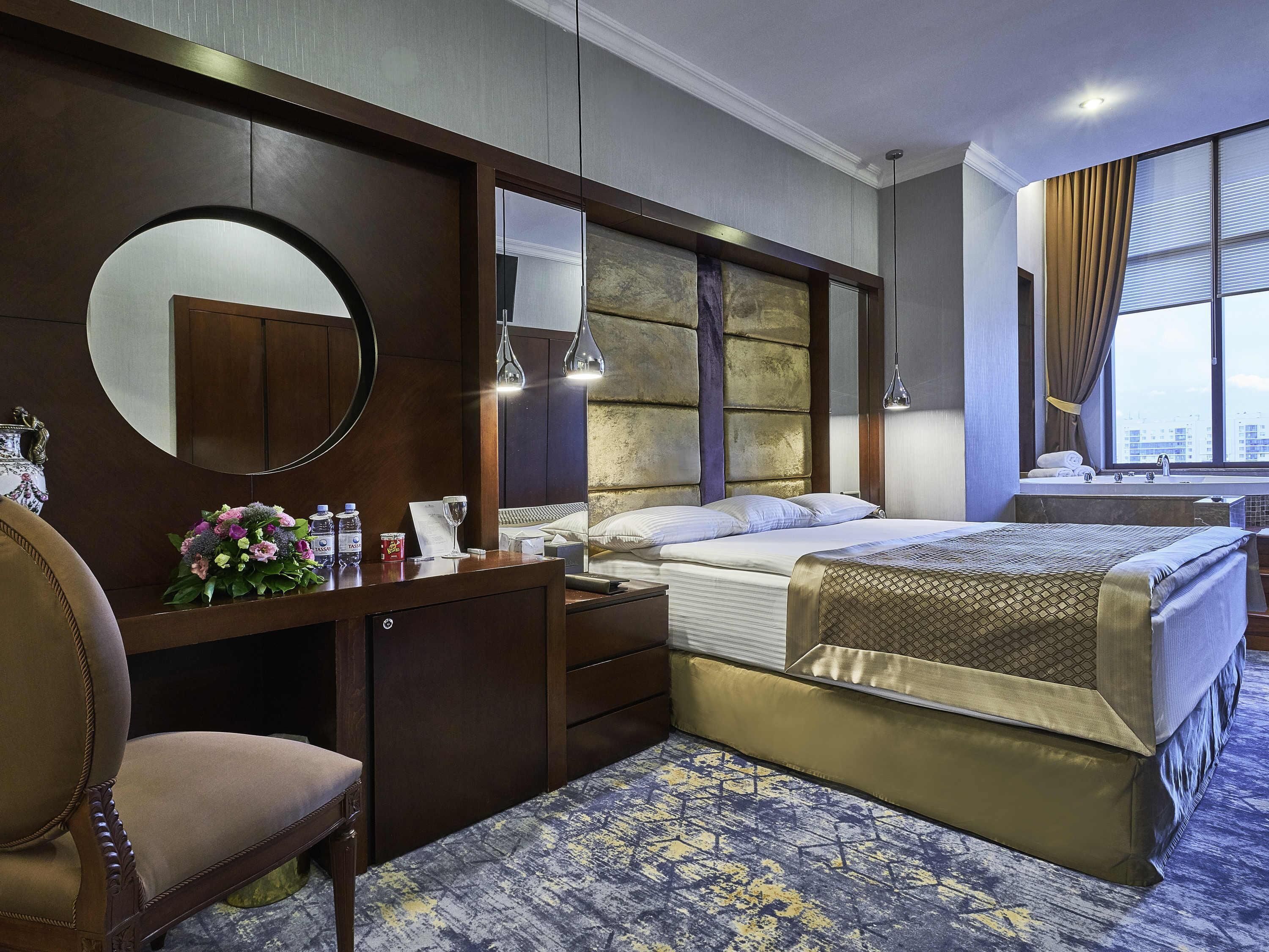 premium suite, 1 king bed | 1 bedroom, minibar, in-room safe, blackout curtains
