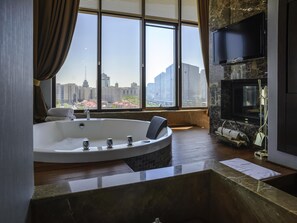 Premium Suite, 1 King Bed | 1 bedroom, minibar, in-room safe, blackout curtains