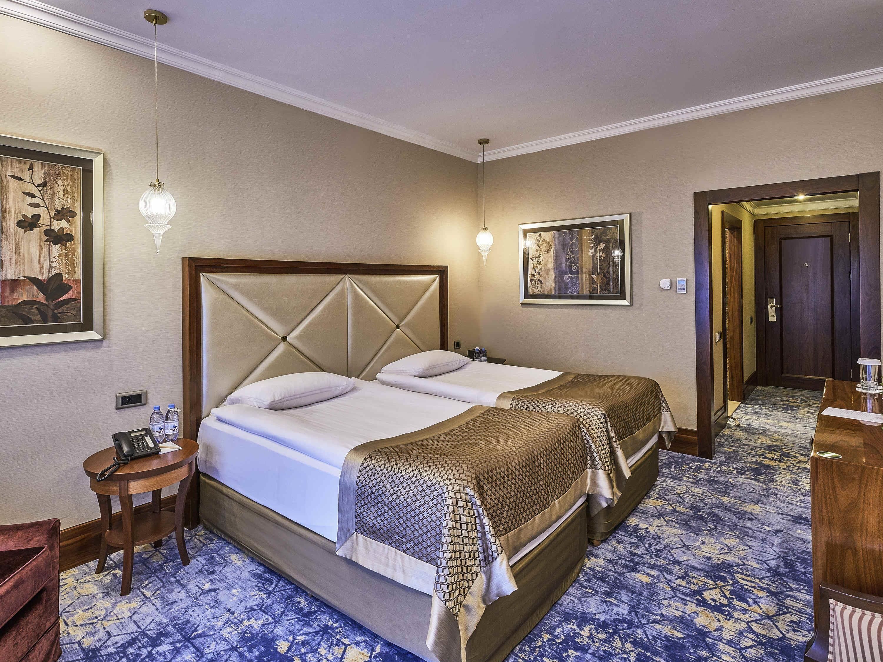 Quarto duplo premium, 2 camas de solteiro | Frigobar, cofres nos quartos, cortinas blackout, quartos à prova de som