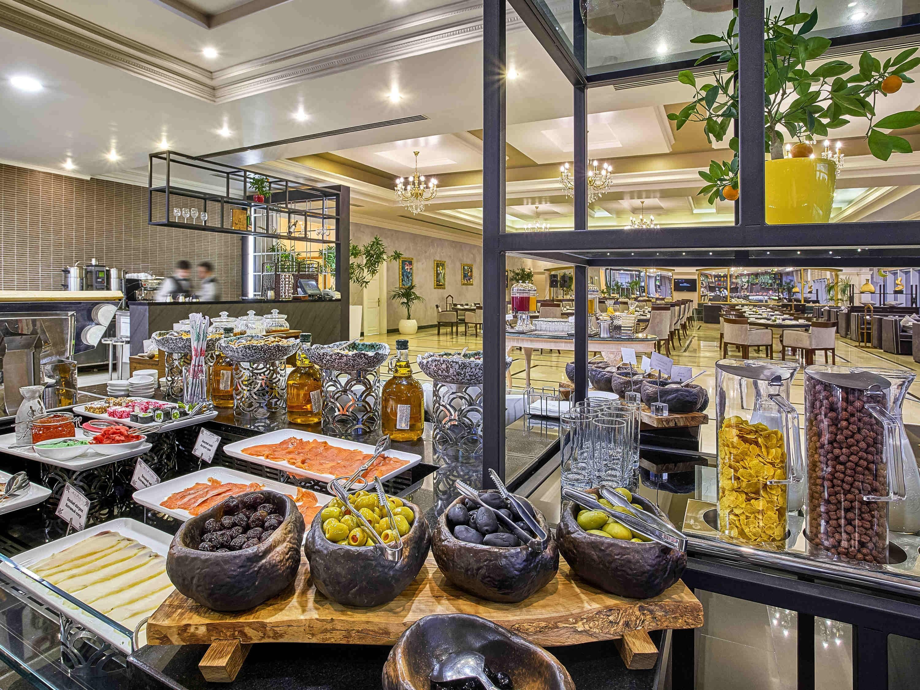 2 Restaurants, Frühstück, Mittagessen, Abendessen, internationale Küche