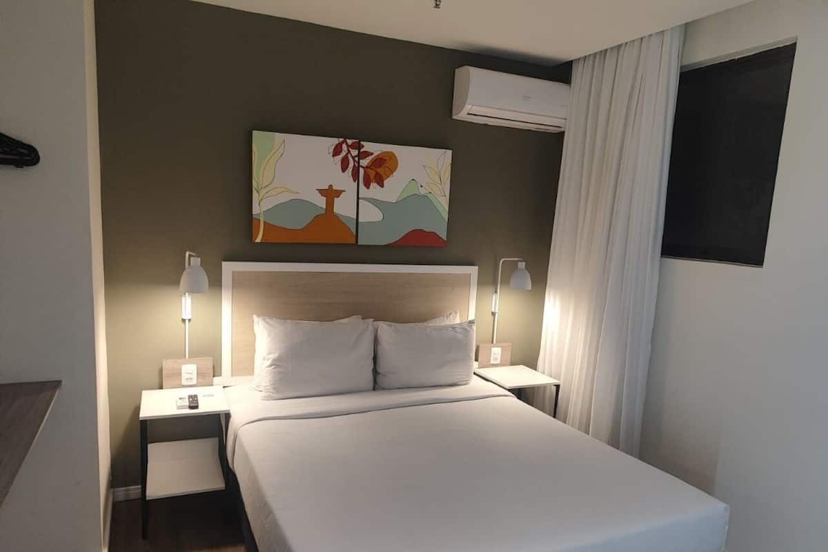 Estudio | Ropa de cama hipoalergénica, camas con pillow-top y minibar