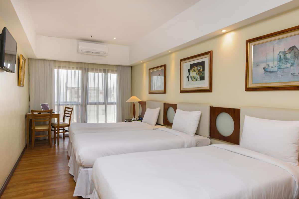 Hypo-allergenic bedding, pillow-top beds, minibar, in-room safe