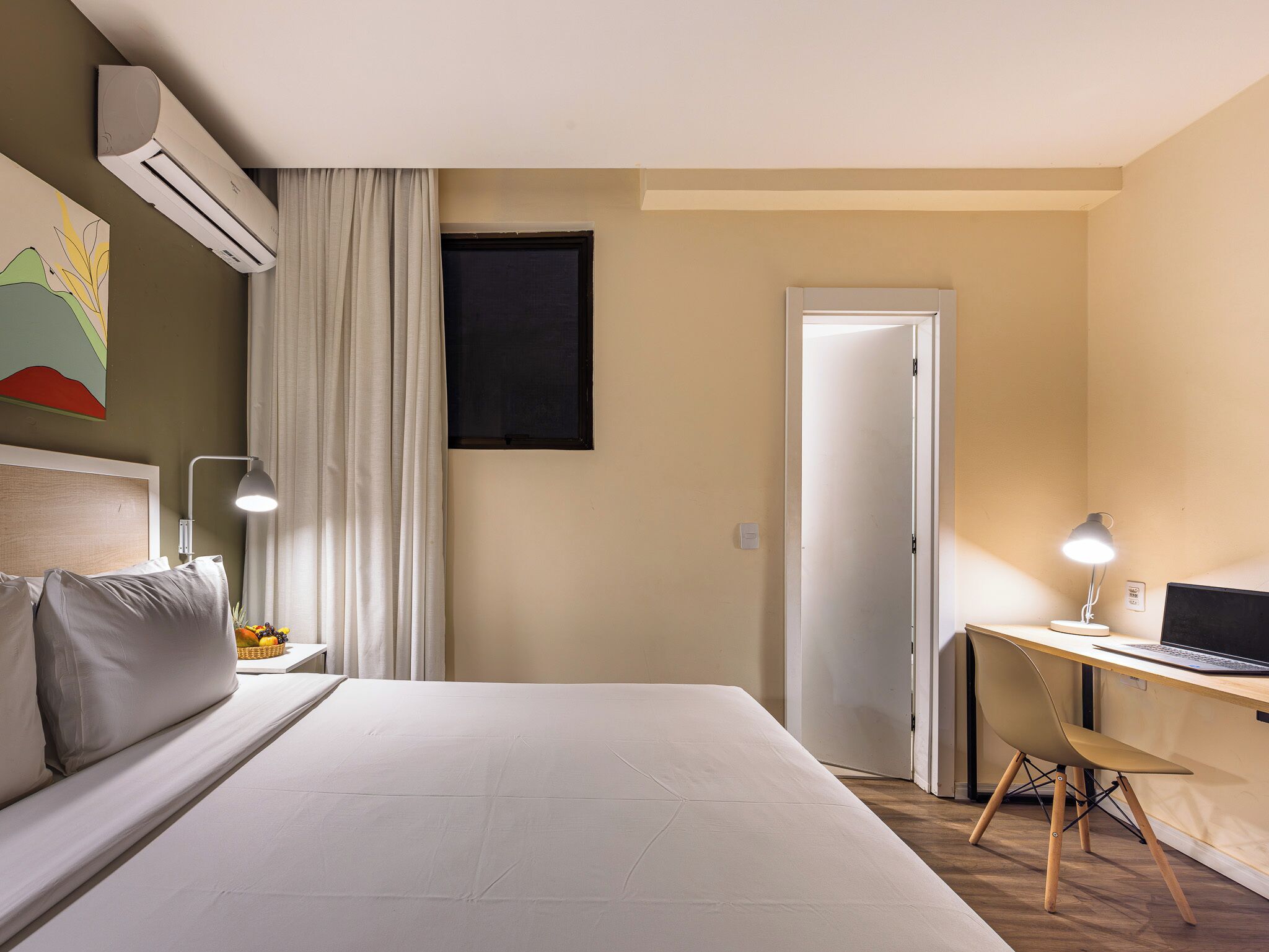 Studio | Allergitestade sängkläder, bäddmadrasser och minibar