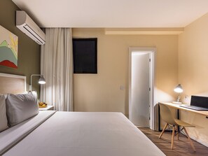 Hypo-allergenic bedding, pillow-top beds, minibar, in-room safe - B&B Hotels Rio Copacabana Posto 5 (Rio de Janeiro)