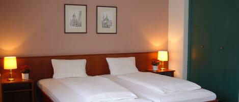 Double Room | In-room safe, desk, soundproofing, iron/ironing board