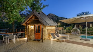 Five Bedroom Historic Farmhouse with Splash pool | 2 bedrooms, in-room safe, individually furnished, bed sheets