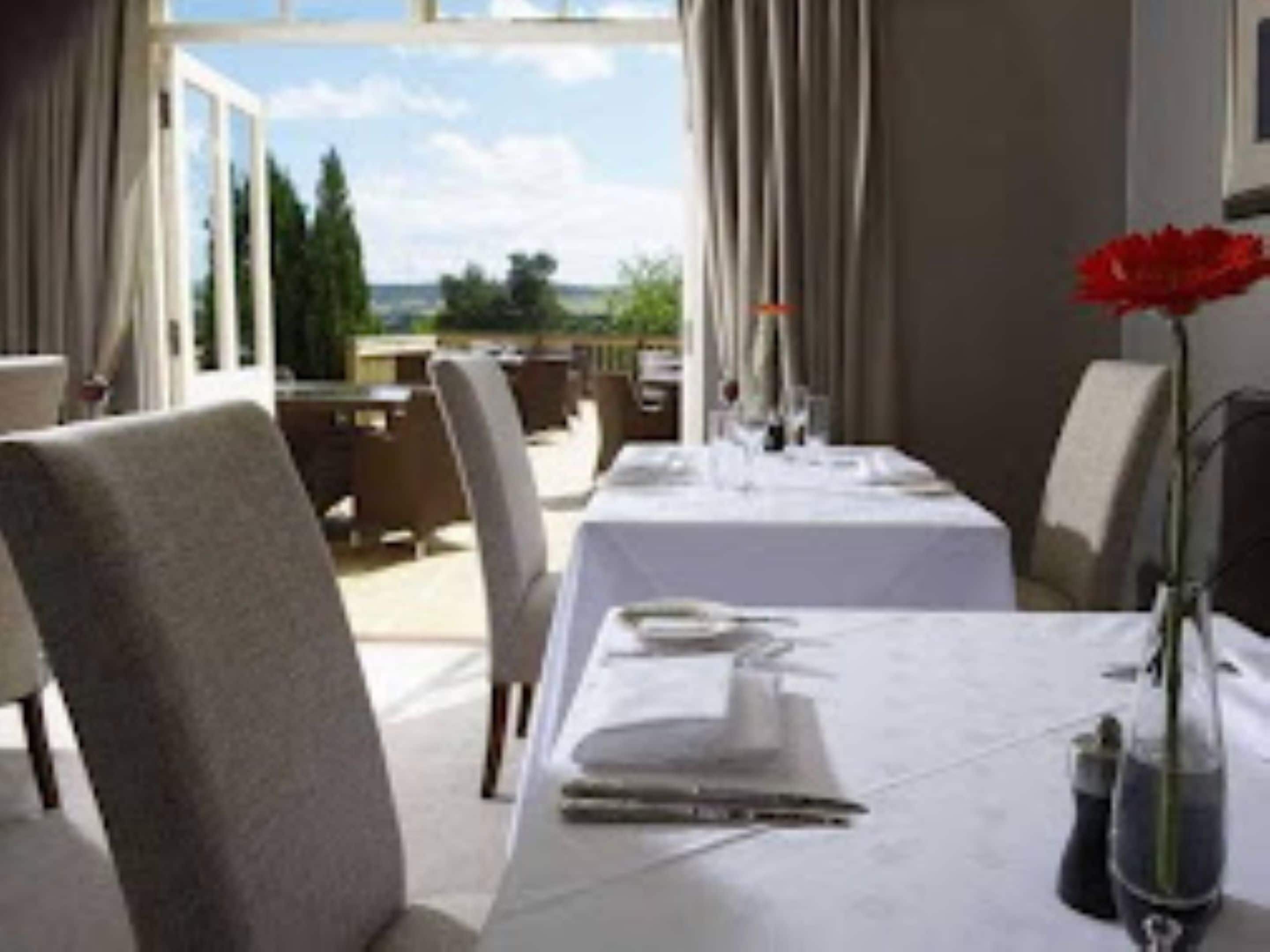 점심 식사 및 저녁 식사 제공, 정원 전망 