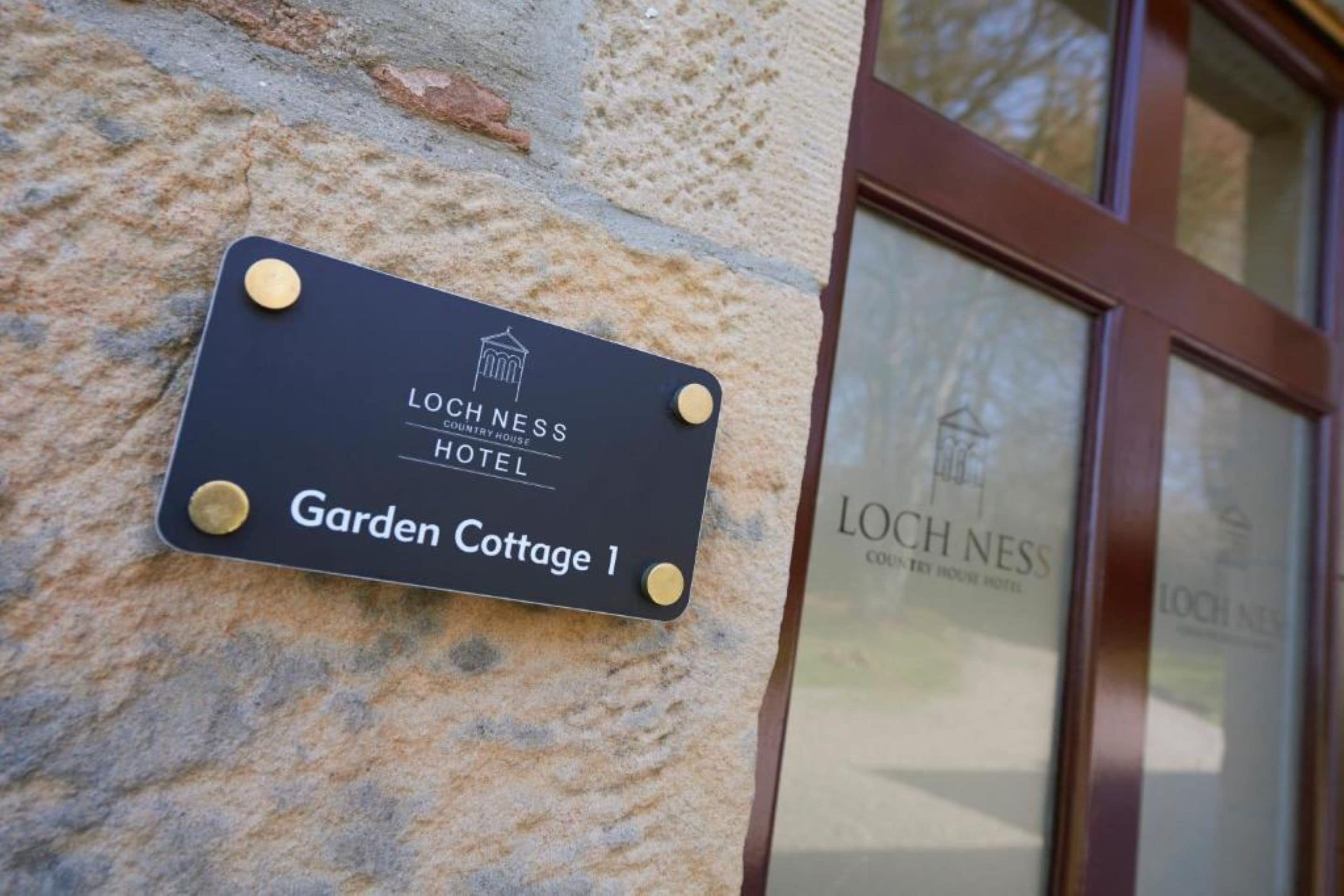 Cottage, Garden Area | Premium bedding, in-room safe, desk, iron/ironing board (on request)