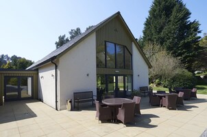 Se sirven almuerzos y cenas, con vista al jardín 