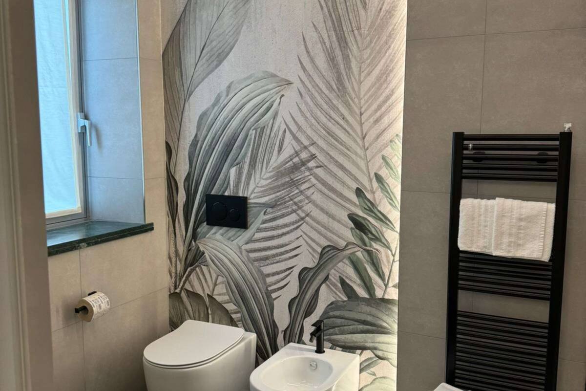 deluxe room, 1 king bed, non smoking | bathroom | shower, hair dryer, bidet, towels