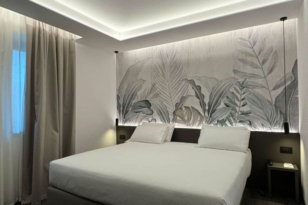Kamar Deluks, 1 Tempat Tidur King, Bebas Asap Rokok | Seprai antialergi, minibar, brankas, dan meja kerja
