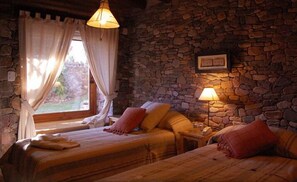 Classic Triple Room, 1 Bedroom | Hypo-allergenic bedding, down duvets, individually decorated - Refugio Del Pintor (Tilcara)