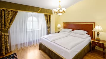 Apartemen, 1 kamar tidur, teras | Ruang keluarga | Televisi LCD 60-cm dengan saluran TV satelit dan TV