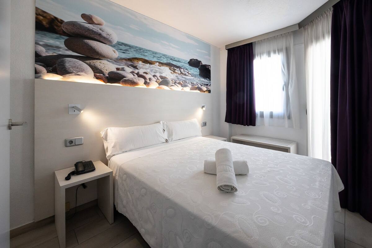 Desk, laptop workspace, WiFi (free), bed sheets