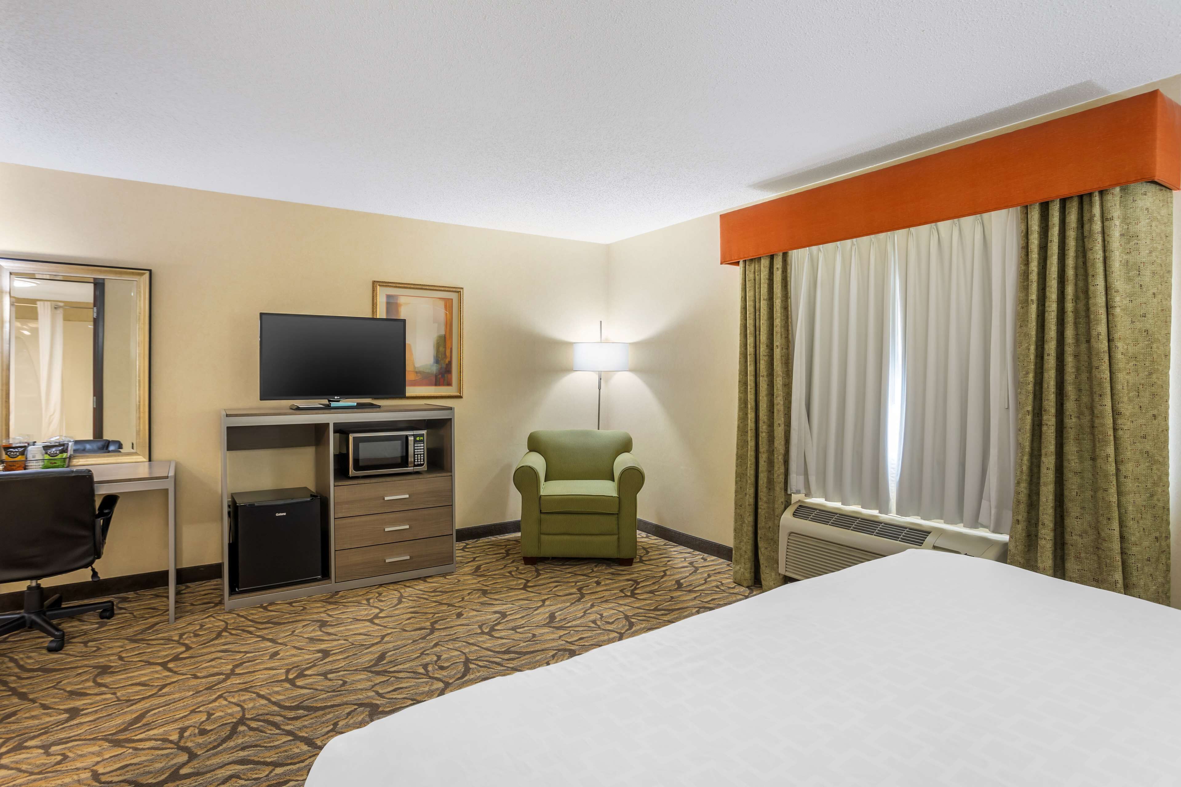 standard room, 1 king bed, non smoking, refrigerator & microwave | desk, laptop workspace, iron/ironing board, wifi