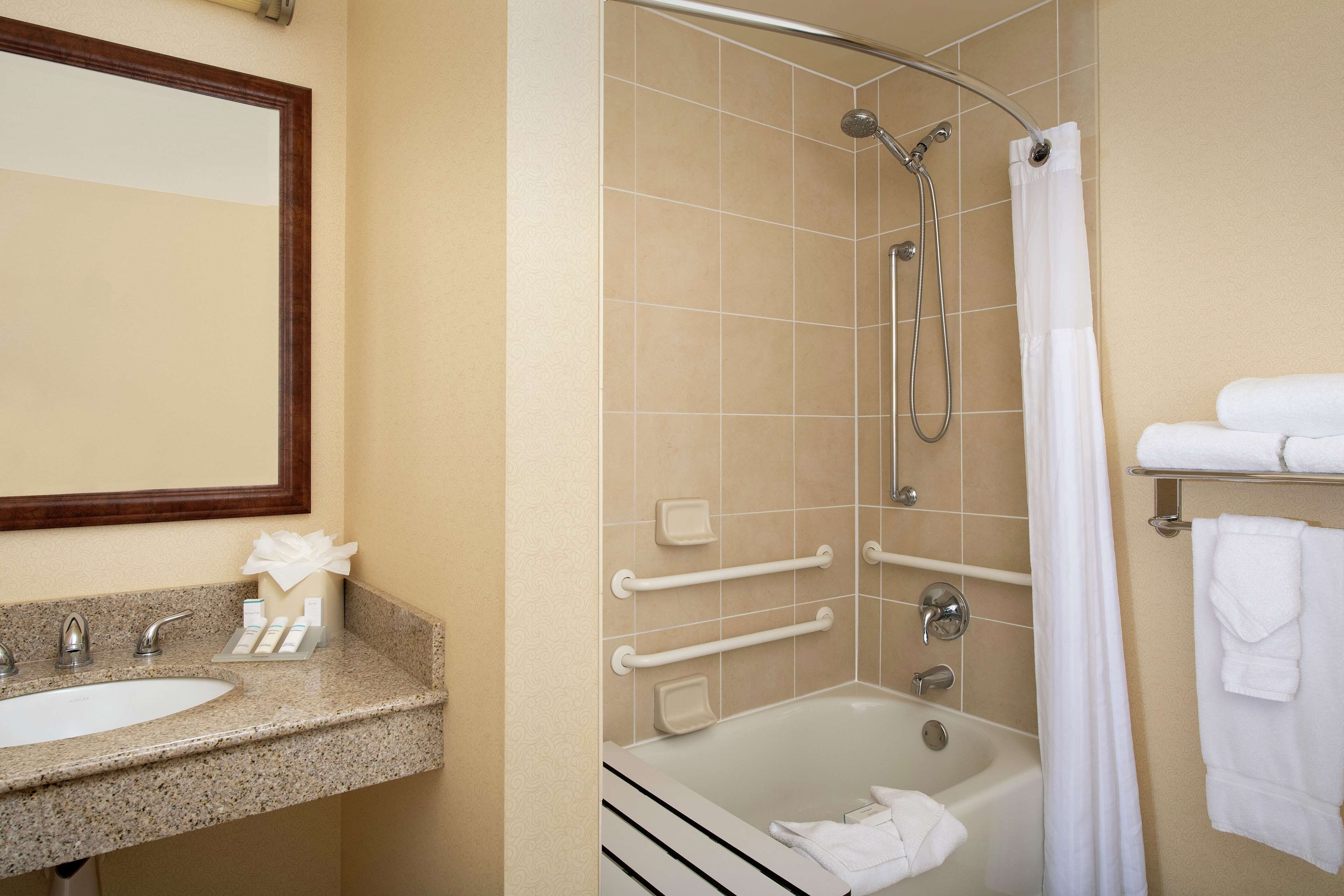 combined shower/bathtub, free toiletries, hair dryer, towels