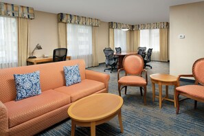 Suite, Accessible | Living area | Flat-screen TV, iPod dock - Hilton Garden Inn Yakima Downtown (Yakima)