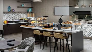 Desayuno buffet todos los días (con cargo)