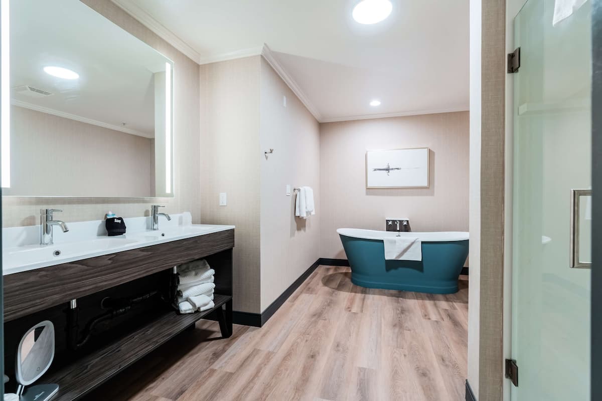 studio suite, 1 king bed | bathroom shower