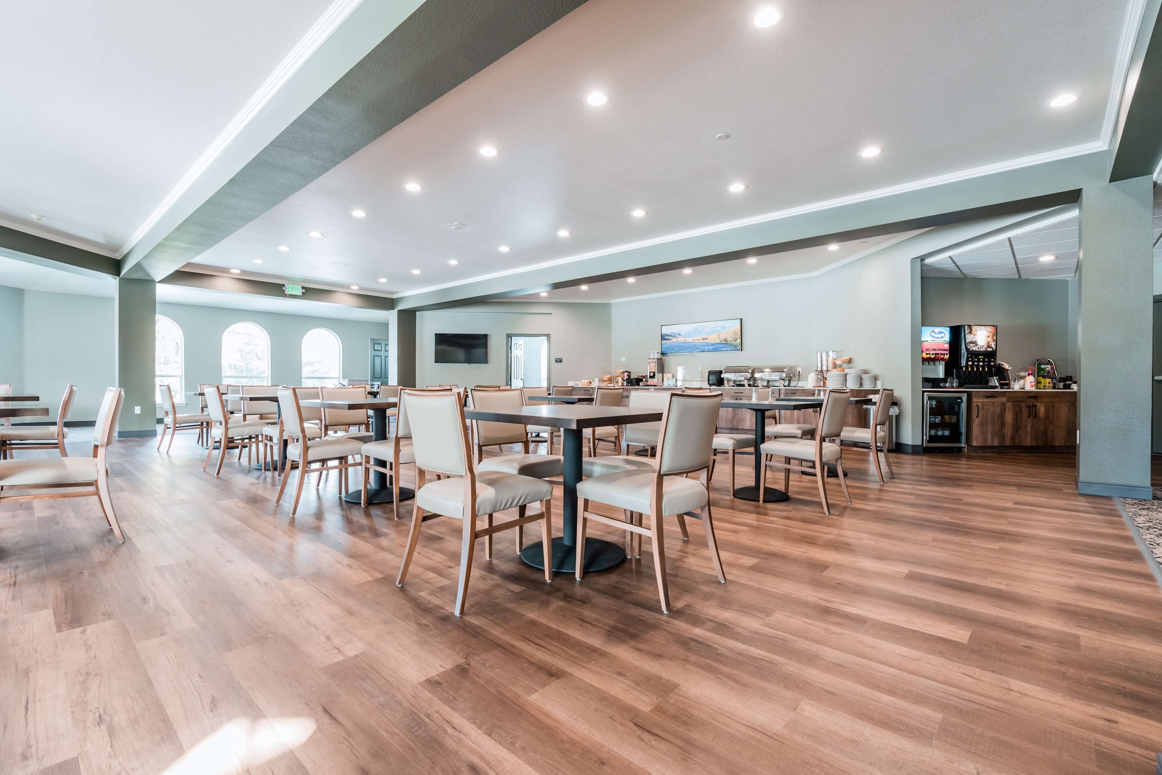 Free daily full breakfast 