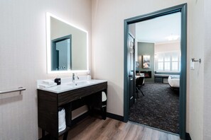 Room, 1 King Bed, Accessible, Bathtub (Mobility) | Bathroom | Designer toiletries, hair dryer, towels - Hotel NoBo Cascade, Tapestry Collection by Hilton (Cascade)