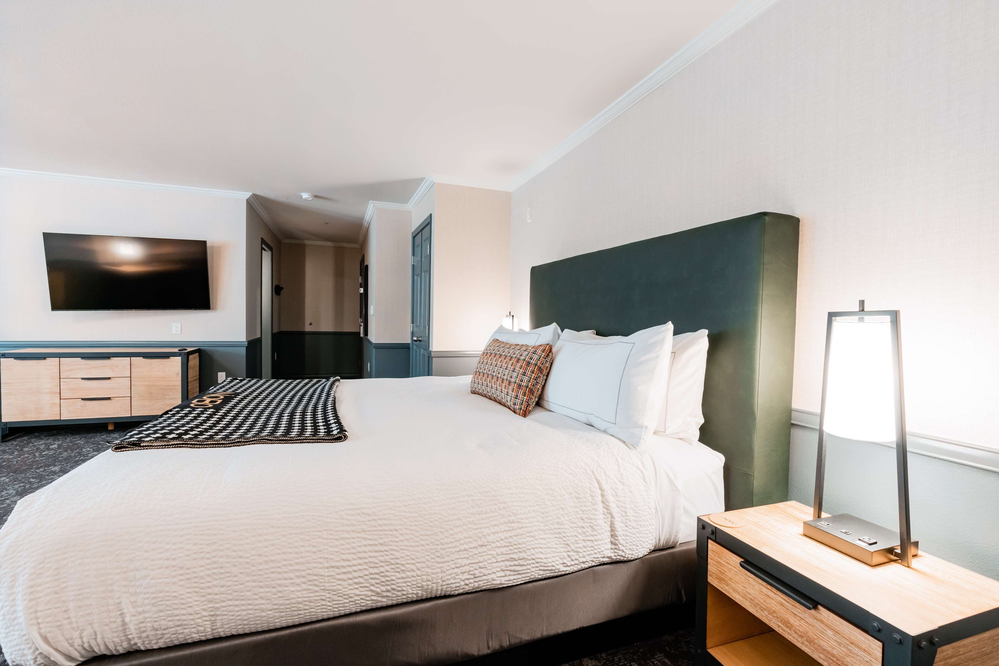 studio suite, 1 king bed | in-room safe, desk, iron/ironing board, cots/infant beds