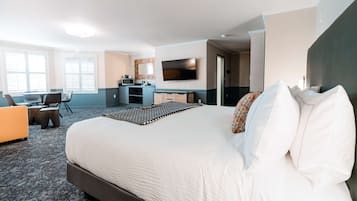 Suite estudio, 1 cama King size | Caja de seguridad en la habitación y escritorio