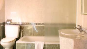 Vòi sen/bồn tắm kết hợp, đồ dùng nhà tắm miễn phí, máy sấy tóc