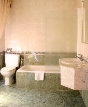 Combined shower/tub, free toiletries, hair dryer - Las Vinas (Arteixo)